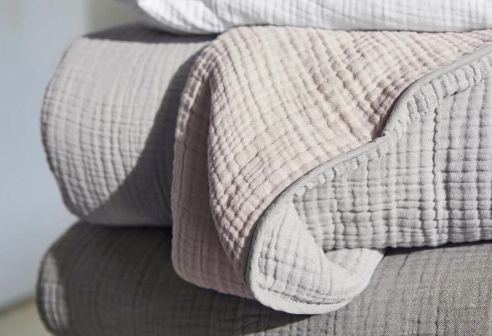 Parachute Size King / California King Organic Cloud Cotton Quilt Smoke and Blush